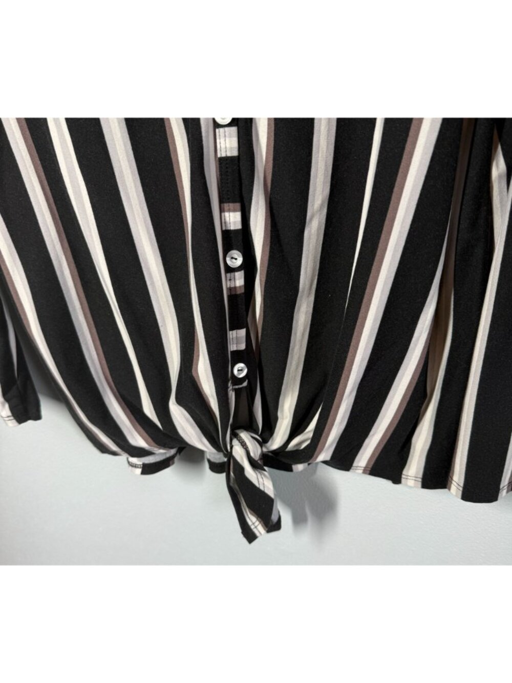 Betsy's Boutique Womens Medium Black Striped Tie Front Blouse V Neck Boho Casual - Picture 6 of 11